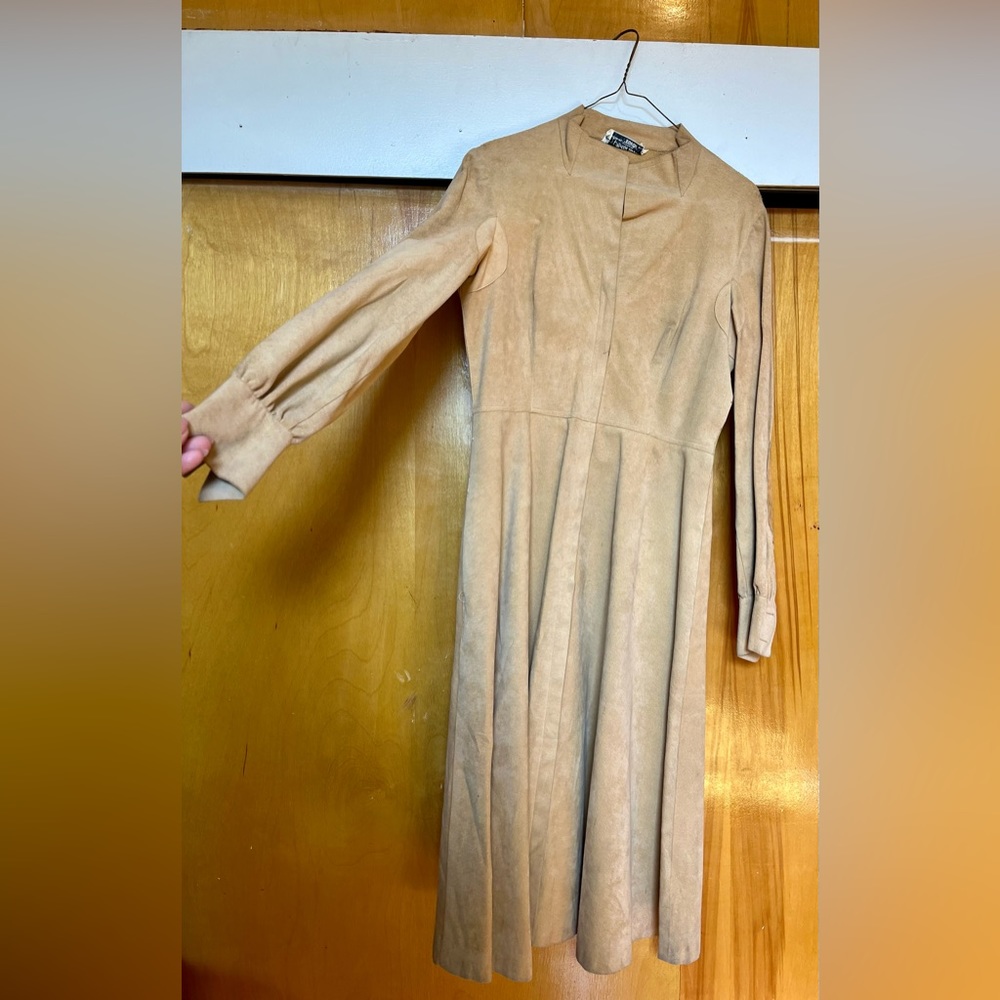 Mollie Parnis Ultra Suede vintage, elegant ultra suede dress, size S/M.
